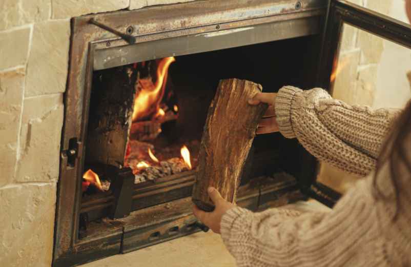 Comment effectuer un raccordement de poêle à bois avec coude ?